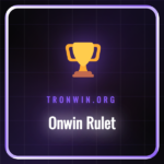 Onwin platformunda dönen bir rulet çarkı ve masadaki fişler.